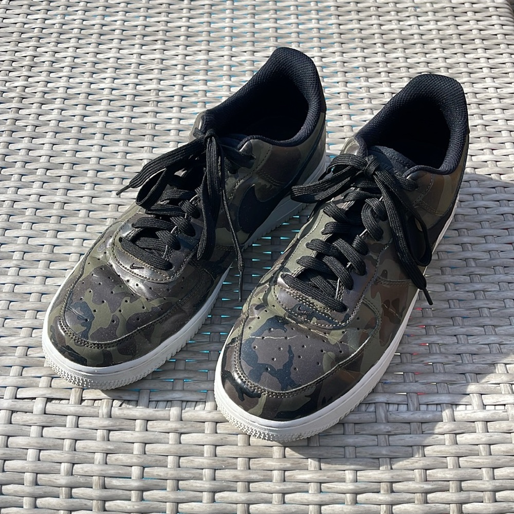 NIKE AIR FORCE 1 LV8 CAMOUFLAGE LOW TOP SNEAKERS WITH WHITE BOTTOM US SIZE 9.5 M - Picture 9 of 15